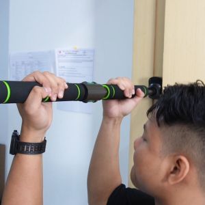Agnite Adjustable Pull Up Bar / Chin Up / Doorway Door Bar / Iron Gym 70 - 140cm Kapasitas 100kg Horizontal Bar Level ER06X
