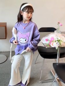 WANDER  เสือผ้าเด็กผู้หญิง ชุดเด็กผู้หญิงอายุ การออกแบบการ์ตูนอย่างมีสไตล์ เสื้อสเวตเตอร์แขนยาวพิมพ์ลาย Kuromi ที่ให้ความอบอุ่นสำหรับเด็กผู้หญิง241019