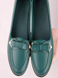 Comfortable Soft Bottom Shoes Womens Work Shoes Slip-On Flat Heel Anti-Slip Leather Shoes for Standing All Day Autumn Style