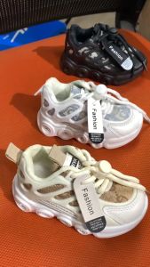 (FREE Shipping) 2024 ฤดูใบไม้ร่วงและฤดูหนาวเด็ก LED ไฟกระพริบรองเท้าชายและหญิงนุ่มแต่เพียงผู้เดียวกีฬาเรืองแสงลำลองรองเท้าหัดเดิน