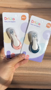 Vỉ Drlula bấm móng tay trẻ em cao cấp có nắp đậy an toàn chất liệu thép không gỉ bọc nhựa.