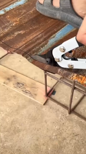 KÉO CẮT TÔN MỎ NGHIÊNG 45 ĐỘ KAPUSI 10 IN