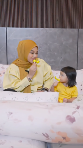 Beeme Honey Lollipop Balm | Pelembab Bibir Mom & Kids | Lipbalm dengan Vitamin dan Pemerah Alami Organik Untuk Bunda & anak