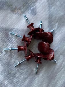 Núm tủ nhựa tròn giả gỗ kèm ốc (1 cái)