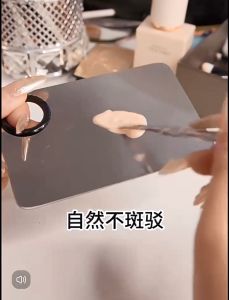 Khay pha màu trang điểm trộn kem nền/ phấn mắt/ son môi có que trộn