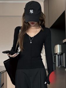 MiiOW | เสื้อยืดคอวีทรงสลิมฟิตสำหรับผู้หญิง MiiOW Cat Lady เสื้อเชิ้ตคอกลมแขนยาวทรงหลวมสบาย ๆ สำหรับฤดูใบไม้ร่วงและฤดูหนาว