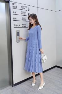 Nova quality⭐One person one pleat ⭐One person one fold ※ Fashion patch design Short-sleeved/long-sleeved Miyake the same Miyake fold dress a new style of skinny dress