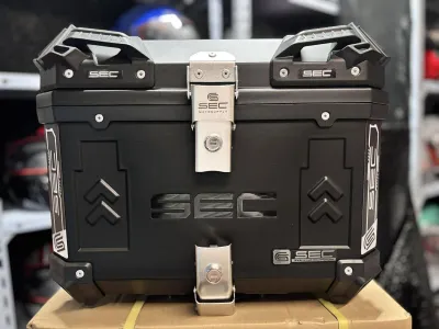 SEC LEGACY HARD PLASTIC TOP BOX 45L METAL PLATE