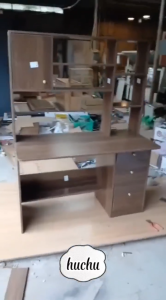 Bàn làm việc kèm kệ sách HUCHU màu trắng có ngăn kéo blv06