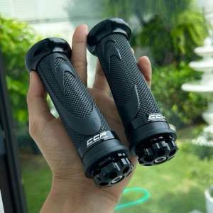 ปลอกมือ CNC #SK5 สีเงิน เงาๆวาวๆ คลีนๆ จับติดมือ ไม่ลอก ไม่ลื่น ไม่สนิม - มอเตอร์ไซค์ CCP