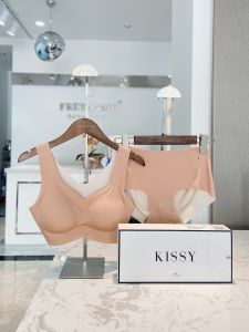 Kissy Seamless Wireless Sports Bra Set Casual Comfortable Underwear for Women Gathered Design Autumn Winter Collection