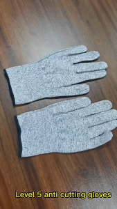 Grade 5 Cut-Resistant HPPE Gloves L Size Wear-Resistant Breathable Tear-Resistant for Kitchen Butchery Gardening Carpentry Scratch-Proof Safety Protection
