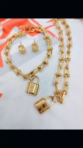 U-shaped Horseshoe Buckle Necklace for Women