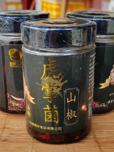 Instant Wild Black Tiger Palm Mushroom Sauce Yunnan Specialty Caiyunzhizhen Mushroom Paste Zanthoxylum Piperitum Spicy Flavor Noodles with Soy Sauce Very Delicious