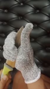 Sarung Tangan HPPE Anti Gores Safefit: Perlindungan Tinggi untuk Kerja Berbahaya