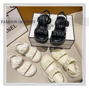 เสื้อผ้า NQshop รองเท้ารัดส้นพื้นหนา 1.5 นิ้ว ดีเทล สายด้านหนา 2 สี แต่งสายยับๆ เพิ่มกิมมิค สัมผัสสูงสุด