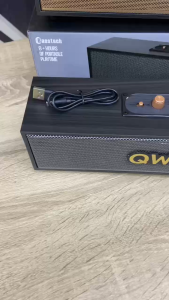 ลำโพงบลูทูธ รุ่น M18 ดอก2.5นิ้ว2ดอก กำลังขับ10W2ดอก รองรับUSB TF สามารถเชื่อมได้2ตู้ ทรงยาวสวย เสียงเบสแน่น เพิ่ม-ลดเสียงได้ มีให้เลือก2สี