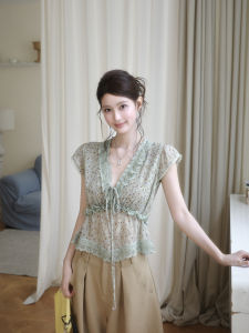THROUS | Áo Chiffon In Đốm Cổ V Có Viền Ren