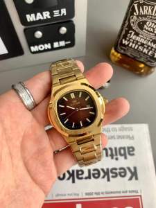 Retro Square Men Watch Business Sports Steel Belt Personality and Fashion Local Gold Hip Hop Quartz Watch Fashion