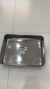 Khay inox 304 Vuông dày đẹp nhiều kích thước đựng đồ ăn rất sạch sẽ.Khay inox 304 phù hợp nhiều loại thức ăn khác nhau.