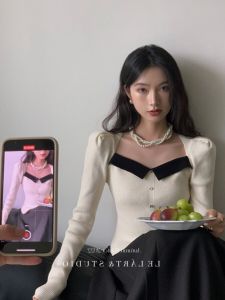 เสื้อสเวตเตอร์คอเหลี่ยมสไตล์ฝรั่งเศส แขนพอง ทรงสลิมฟิต ทรงเข้ารูป ทรงเข้ารูป แขนยาว ปกติ แขนยาว ปกติ เสื้อสเวตเตอร์