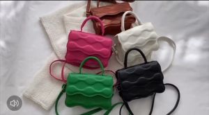 【พร้อมส่ง】กระเป๋าผู้หญิง กระเป๋าสะพายข้าง กระเป๋าแฟชั่น