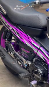 STRIPING STICKER LIS LES POLET yamaha fizr fiz r f1 zr special edition ungu hitam stiker list body standar kualitas termurah Mahkota Stiker