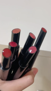 HERORANGE Glossy Melt Lip Balm: Perawatan Bibir yang Tahan Lama & Berwarna