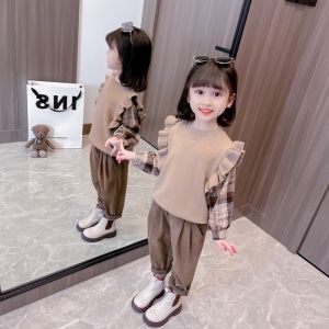 ชุดเด็กผู้หญิงยีนส์แฟชั่นฤดูใบไม้ผลิและฤดูใบไม้ร่วง ชุดเด็กสองชิ้นแบบใหม่ ชุดเด็กและคุณพ่อคุณแม่ทันสมัย ​​ชุดเด็ก