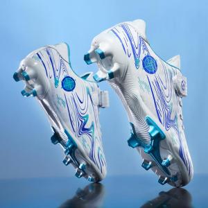 รองเท้าฟุตบอลสำหรับเด็ก ทรงหัวมน ด้านบนทำจาก PU รองเท้ากีฬาแบบสวมสบาย ระบายอากาศได้ดี รองเท้ากีฬาสำหรับเล่นในพื้นหญ้า