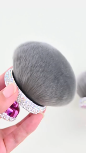 Màu tím sang trọng Rhinestone cọ trang điểm lớn chổi tán phấn thân thiện với da