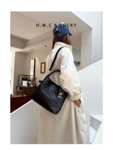 Week Eight Bag Womens 2025 New Nylon Crossbody Bag Commuter Handbag Single Shoulder Bucket Bag British Style Youth Daily Use