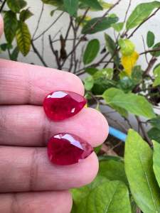ทับทิมของเทียม สีแดง pear shape ทับทิมของเทียม สีแดง MAN MADE CREATED RUBY TOP GEMSTONE ทับทิม 2 เม็ด ขนาด 10X14 มิล  17 กะรัต