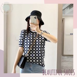 LHMoonlight ใหม่ เสื้อยืดแฟชั่นสุดน่ารัก งานใส่สบายเนื้อผ้าบางเบาระบายอากาศดีมาก ลายดอกไม้สุดน่ารัก แถมราคาถูกด้วยนะ คุ้มๆเลย