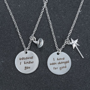 สร้อยคอแม่มดจากภาพยนตร์ วิคคิ้น วิช พร้อมหมวกเวทมนตร์ ไม้กายสิทธิ์ มงกุฎ จี้ เครื่องประดับ และของขวัญสำหรับเพื่อนสนิทและแฟนสาว