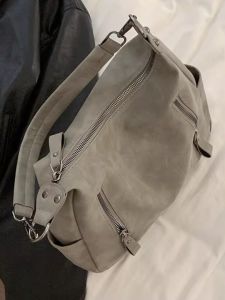 Fashionable Retro Large Capacity Tote Bag Womens Commuter Handbag Trendy Handbag Youth Zipper Closure Bag