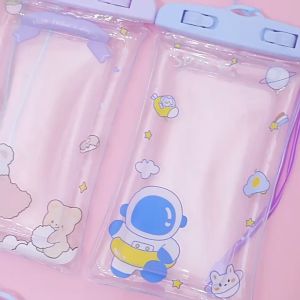 Pouch Handphone Waterproof: Pelindung Handphone Anti Air Untuk Melindungi Dari Air Hujan Main Di Pantai Renang & Mengambil Foto Di Bawah Laut