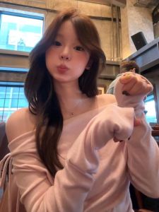 Korean Style Long Sleeve T-Shirt Womens Slim Fit Pink Bow Tie One Shoulder Top for Autumn Gentle Style Inner Wear