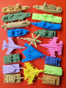 ทหารเรือทหารบกเครื่องบินรถถังยางรูปกล่องสุ่มชิ้นส่วนประกอบสำหรับเด็ก วัสดุยางสำหรับนักเรียนชั้นประถมศึกษา