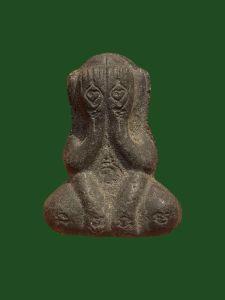 พระปิดตาหลวงปู่นาค วัดห้วยจระเข้ จ.นครปฐม พิมพ์หูกระต่าย เนื้อผงใบลานเก้ากัณฑ์ ปี ๕๖ สวยมาก แท้รับประกัน #4041