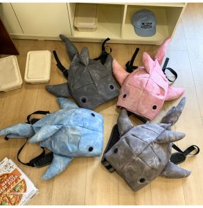 กระเป๋านักเรียนลายฉลามสัตว์เลี้ยงสไตล์เกาหลีกระเป๋าเป้สะพายหลังความจุใหญ่กระเป๋าเดินทางน้ำเงิน/เทา/ชมพู/ดำ