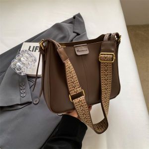 Fashionable Ladies Bucket Bag New Arrival Spring 2024 Single Shoulder Crossbody with Wide Strap Casual Style