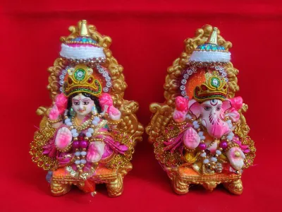 Beautiful Lakshmi Ganesha Clay Statue with Shringar Work for Diwali Puja / Housewarming Gift Items etc