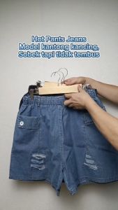 Celana Pendek Jeans Wanita Jumbo Kantong Kancing Model Sobek Bahan Jeans Katun Adem & Nyaman Dipakai Sehari-hari
