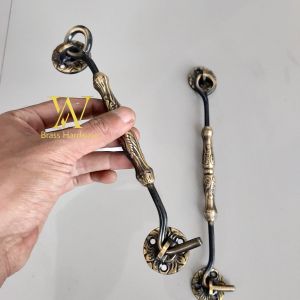 Hak Angin Jendela Kuningan Solid Motif Ukir Antik 1 pcs