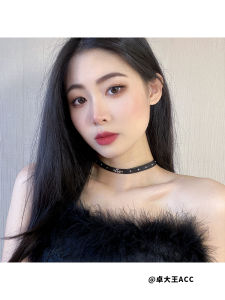 สร้อยคอครสมือปะการังสไตล์ป๊อปปี้ สร้อยคอแบบหัวเข็มขัดรูปครสมือปะการัง PU สำหรับผู้หญิง เครื่องประดับแฟชั่น โซ่กระดูกไหปลาร้า