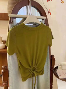 เรียบหรู สลิมฟิต เสื้อยืดคอกลมแขนสั้น ผู้หญิง ฤดูร้อน 2024 แฟชั่นตัดออก Hollow Out Tie ไหล่ เสื้อท่อนบน คุณภาพ