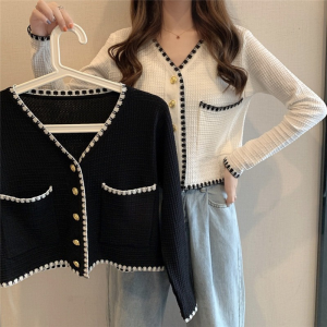 LadyLuxe - Atasan Crop Top Kardigan Rajut Wanita Lengan Pendek Panjang Ada Kancing Outer Sweater Kimono Wol V-Neck Polos Hitam Putih SL007