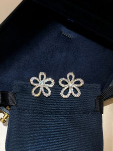 CAFFTI | Glamorous Shimmer Flower 2026 New Ear Studs Unique Luxury