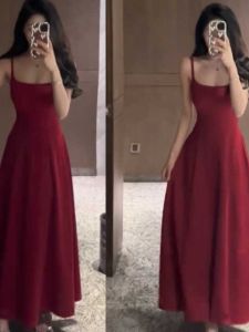 ชุดเดรสยาวคอวีแขนกุดสีแดง กระโปรงทรงเอเข้ารูปเอวสูง ชุดเดรสยาวคลุมเข่าสำหรับไปงานปาร์ตี้ในช่วงวันหยุด